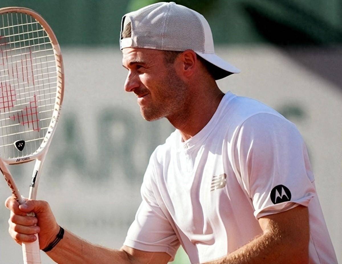 期间施行了 期间施行了